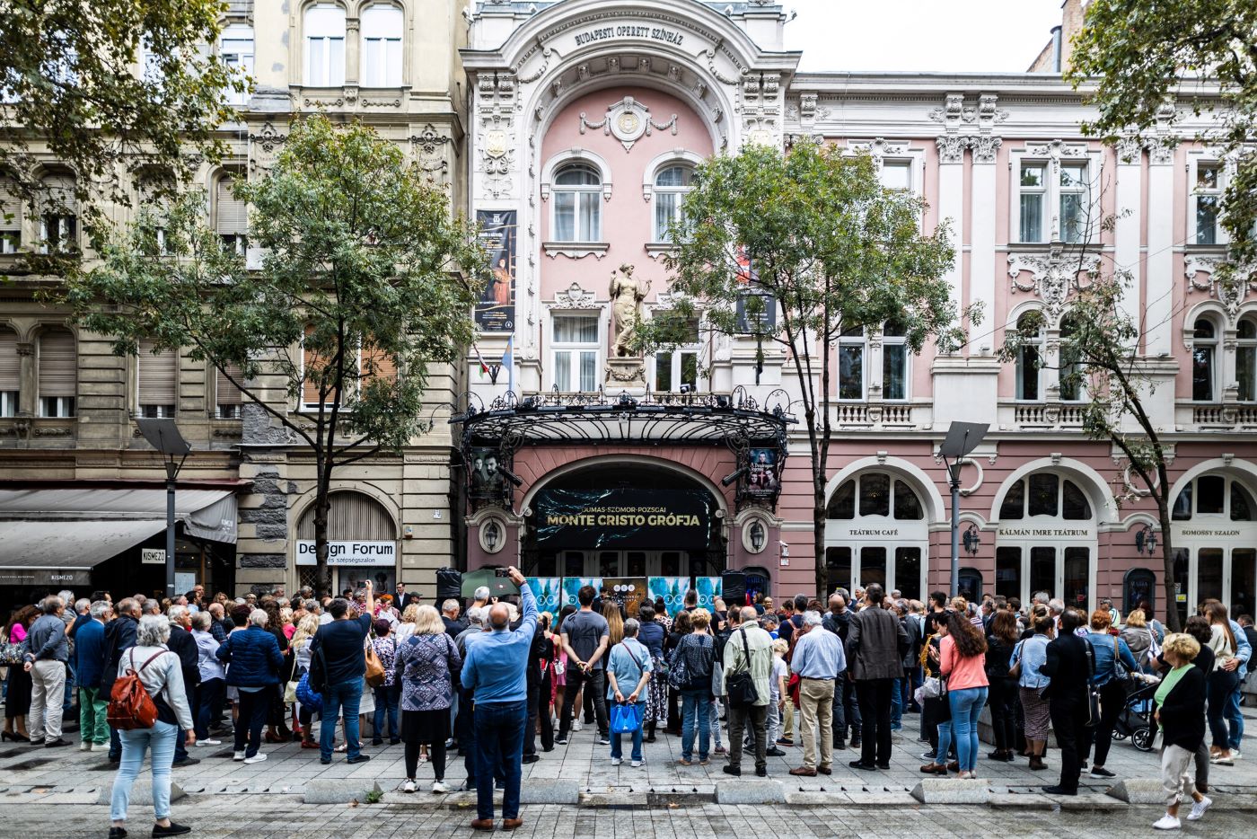 Culture, entertainment and cuisine explore the Pest Broadway!