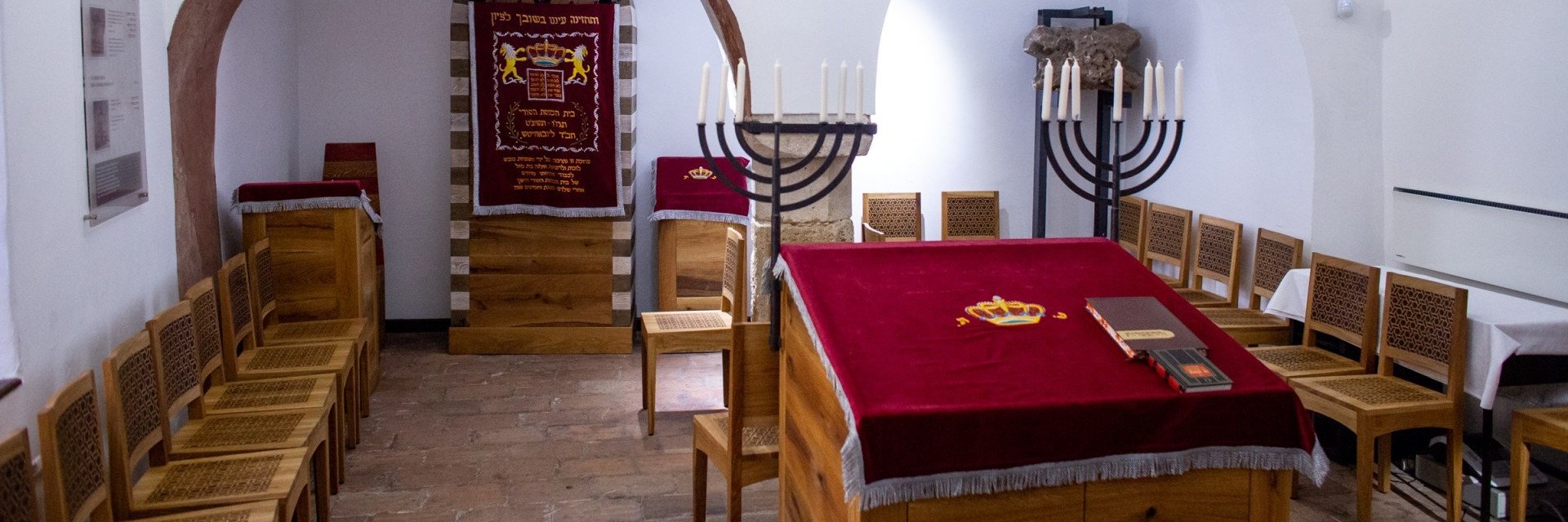 BUDAPEST HISTORY MEDIEVAL JEWISH HOUSE OF WORSHIP