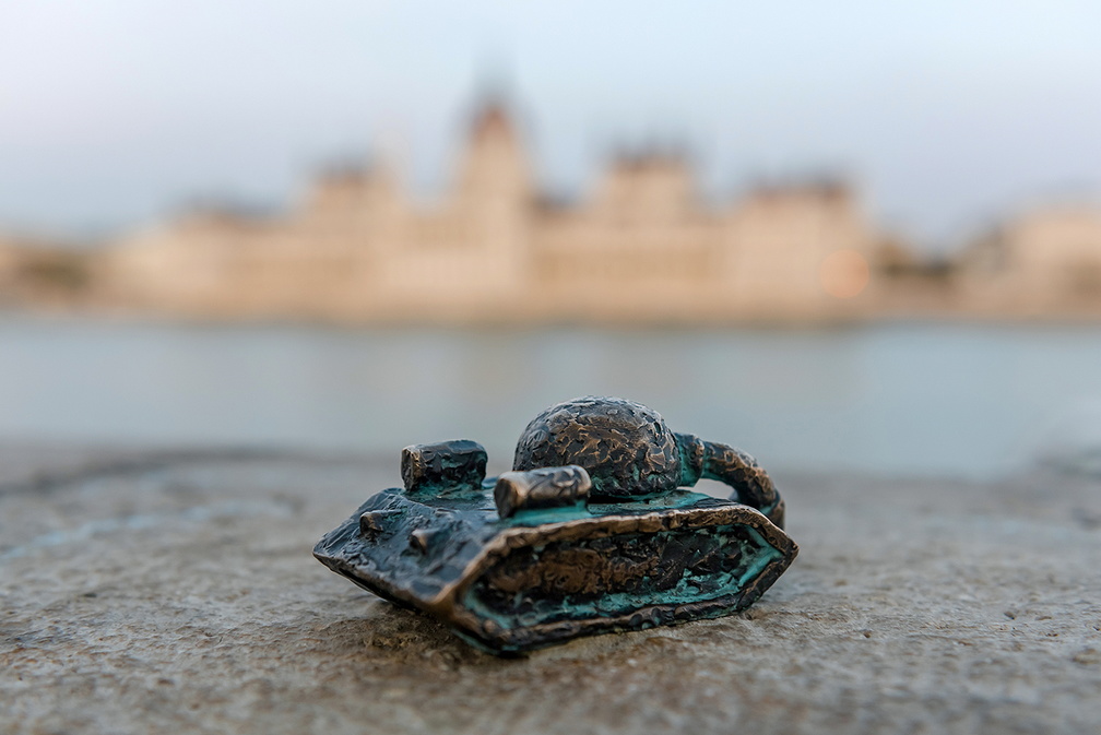 Miniature statues in Budapest: get ready for a special sightseeing tour